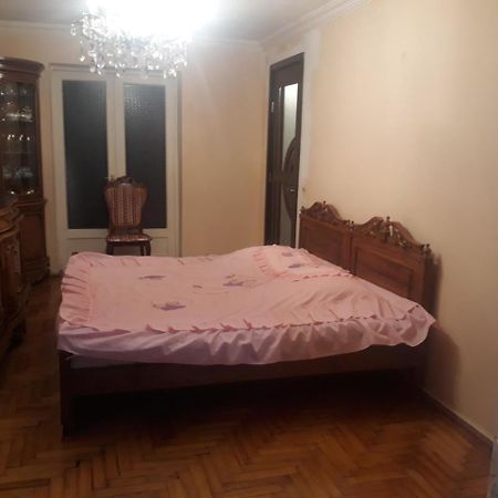 Madona'S House Apartment Batumi Bagian luar foto