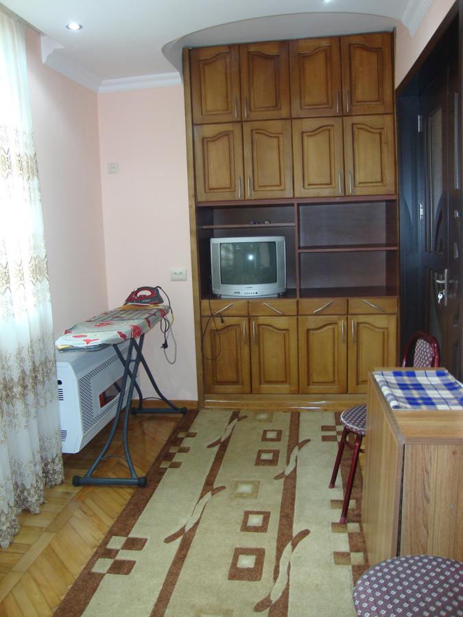 Madona'S House Apartment Batumi Bagian luar foto
