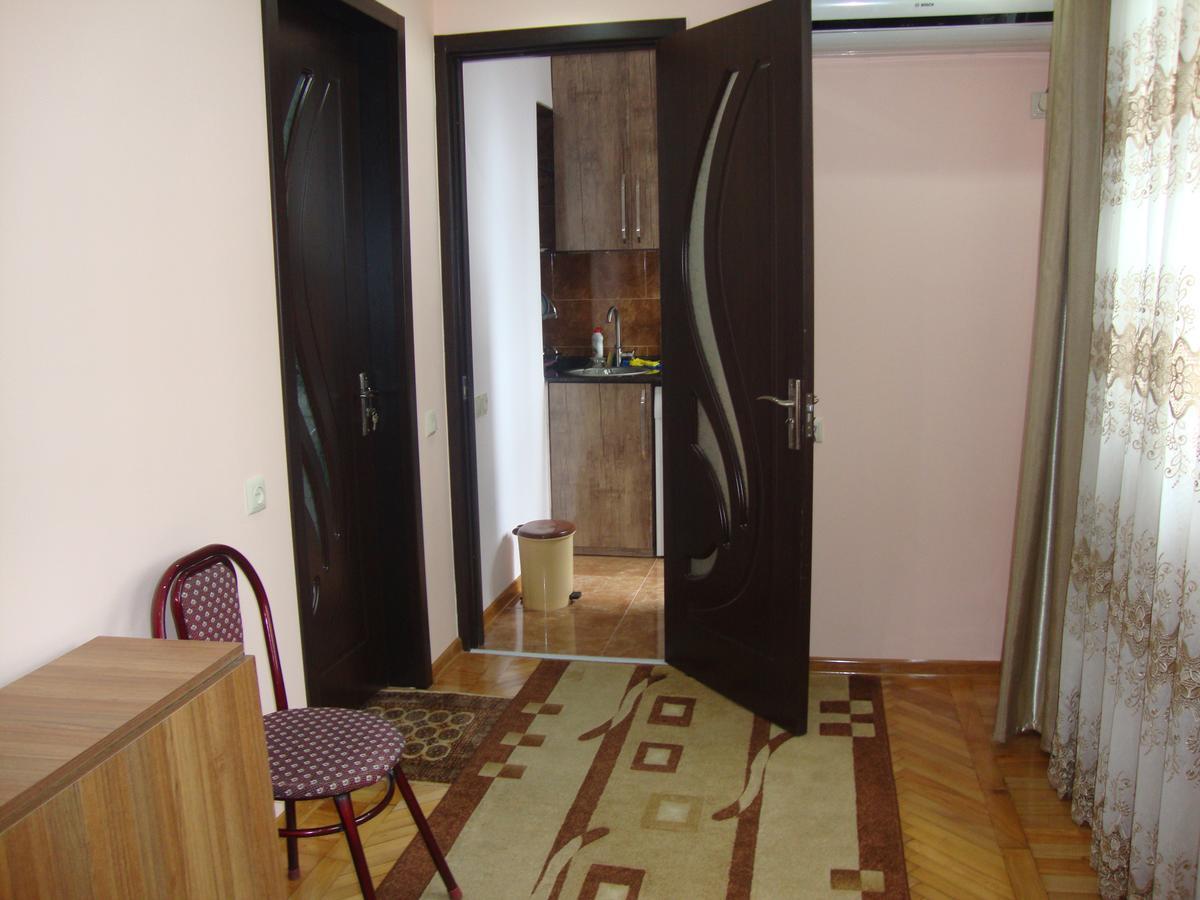 Madona'S House Apartment Batumi Bagian luar foto