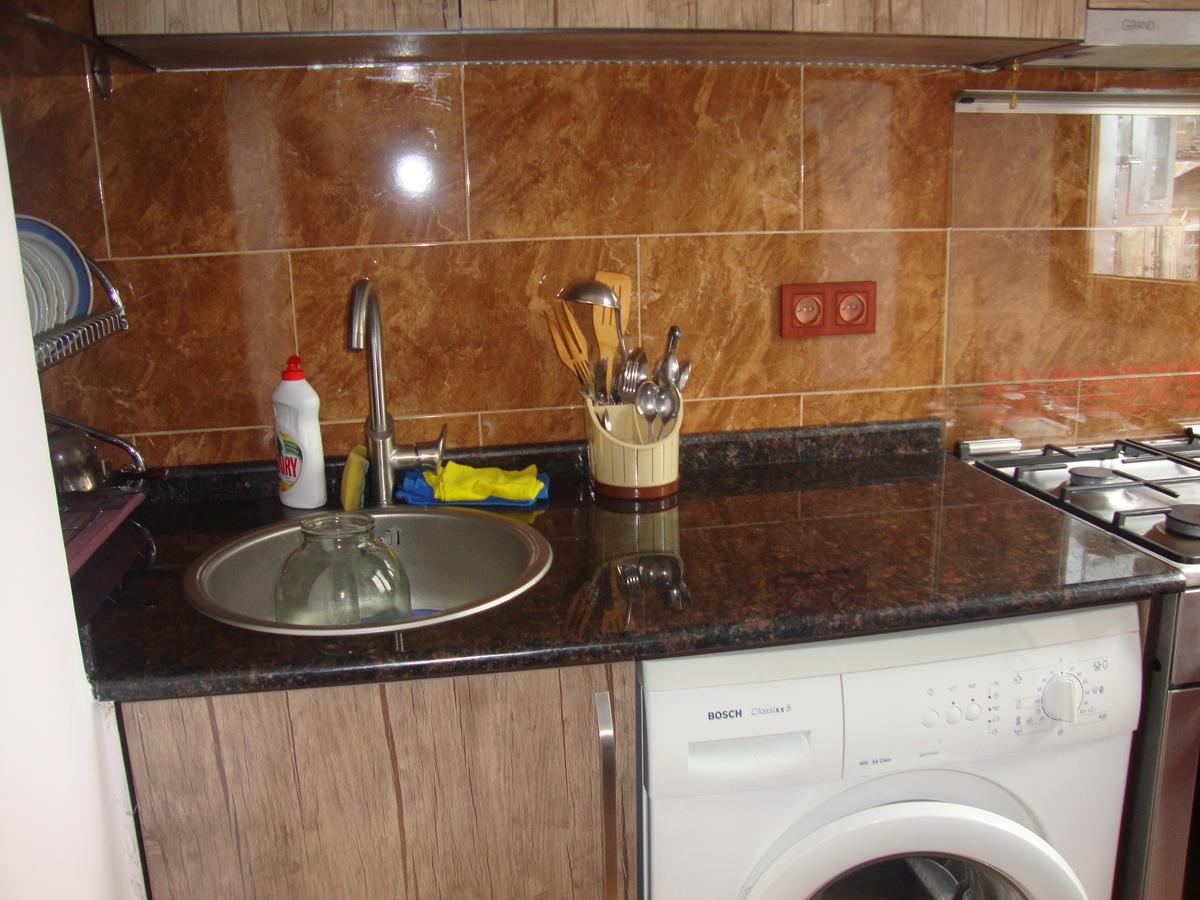 Madona'S House Apartment Batumi Bagian luar foto
